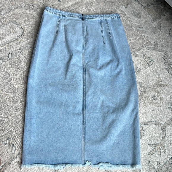Show Po JANEVE MIDI SKIRT - FRONT SPLIT DENIM SKIRT IN MID WASH - Picture 6 of 6